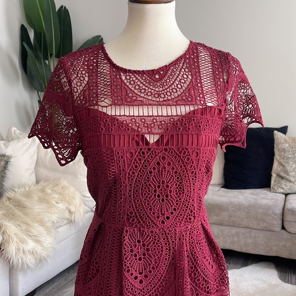 Burgundy open back dress - Picture 2 of 6